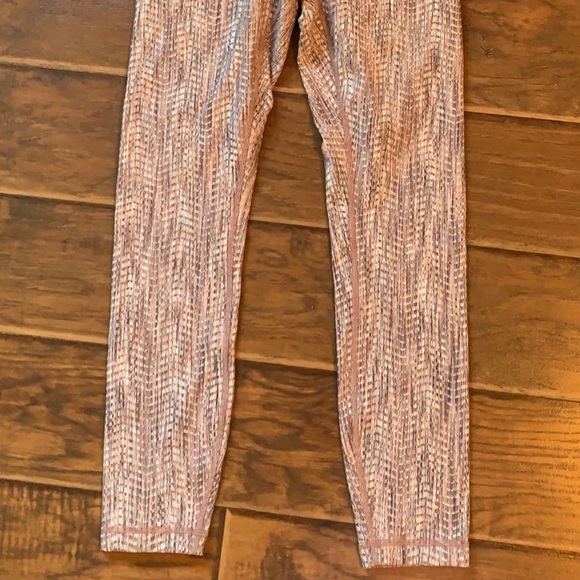 size 6 lulus!!! great condition, so comfy and great colour😊 - Picture 2 of 2